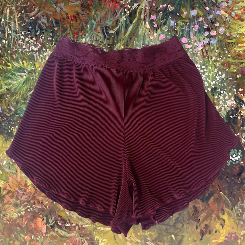 Vintage burgundy plissé tap shorts with lace waistband size XS / S